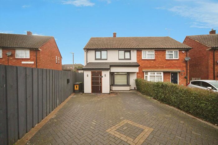 3 Bedroom Semi-Detached House For Sale In Acworth Crescent, Luton, LU4