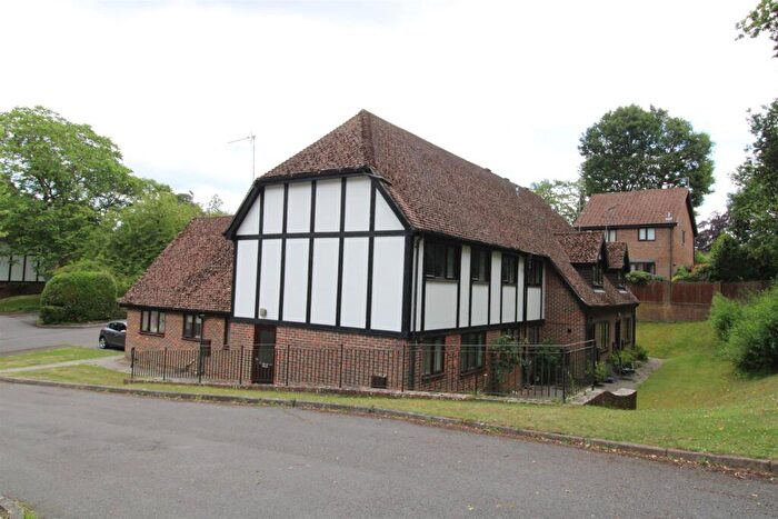 2 Bedroom House To Rent In Broad Ha Penny, Farnham, GU10