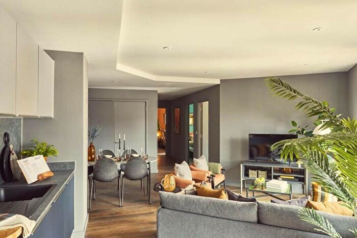 3 Bedroom Flat To Rent In Mustard Wharf At Tower Works, Heritage Collection, LS11