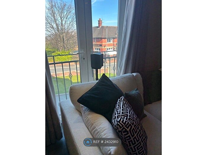 2 Bedroom Flat To Rent In Chantry Court, Morley, LS27