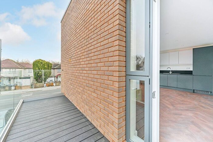 4 Bedroom Flat To Rent In Norbury, Norbury, London, SW16