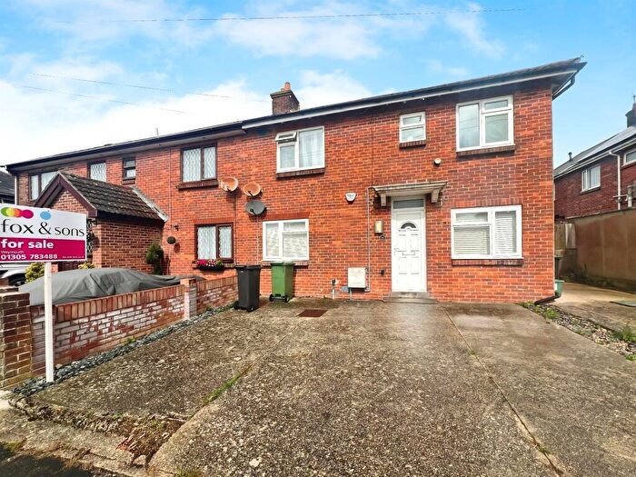 2 Bedroom Flat For Sale In Longcroft Road, Weymouth, DT4