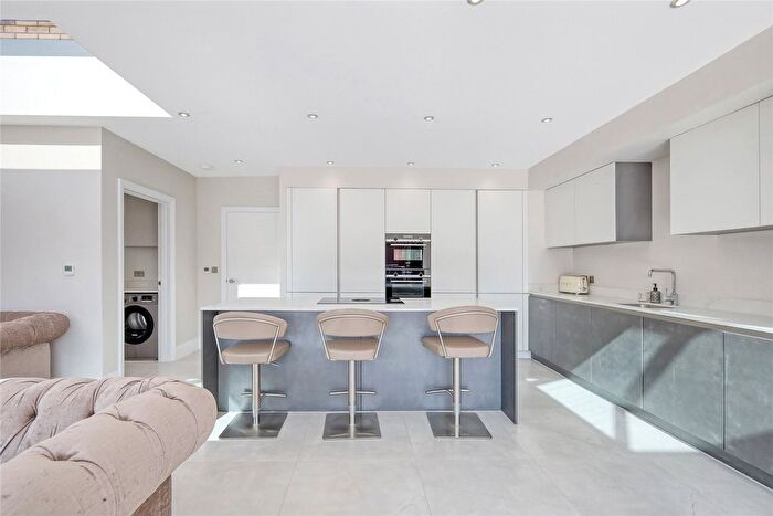 4 Bedroom Detached House For Sale In Guernsey Gardens, Wickford, SS11