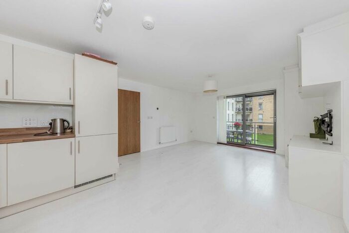 2 Bedroom Flat To Rent In St. Georges Grove, London, SW17