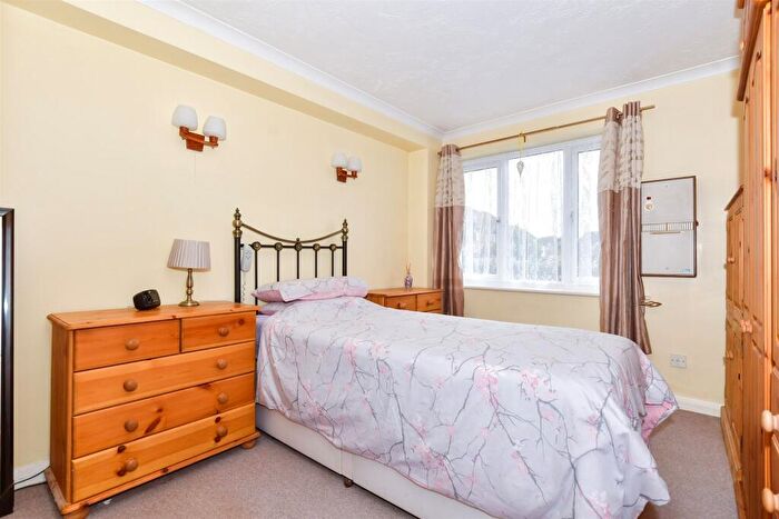 1 Bedroom Ground Maisonette For Sale In Willowside, Snodland, Kent, ME6