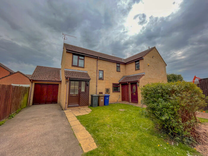 3 Bedroom Semi-Detached House To Rent In Bill Rickaby Drive, Newmarket, CB8