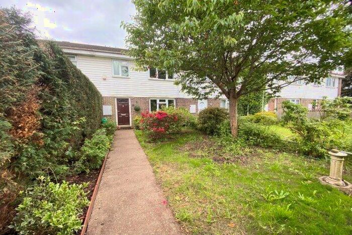 2 Bedroom Property To Rent In Footner Close, Romsey, SO51