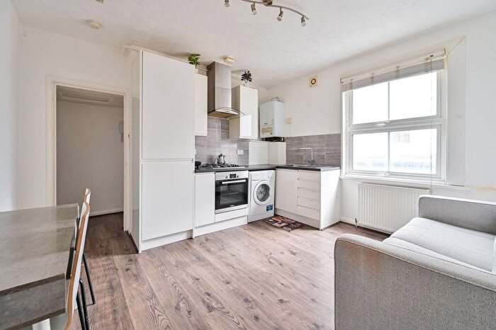 1 Bedroom Flat To Rent In Preston Close, Elephant And Castle, London, SE1