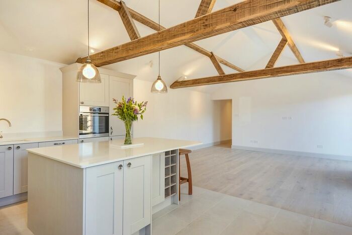 2 Bedroom Barn Conversion To Rent In Park Road, Banstead SM7