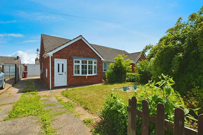2 Bedroom Semi-detached Bungalow For Sale In Hopfield, Hibaldstow, DN20