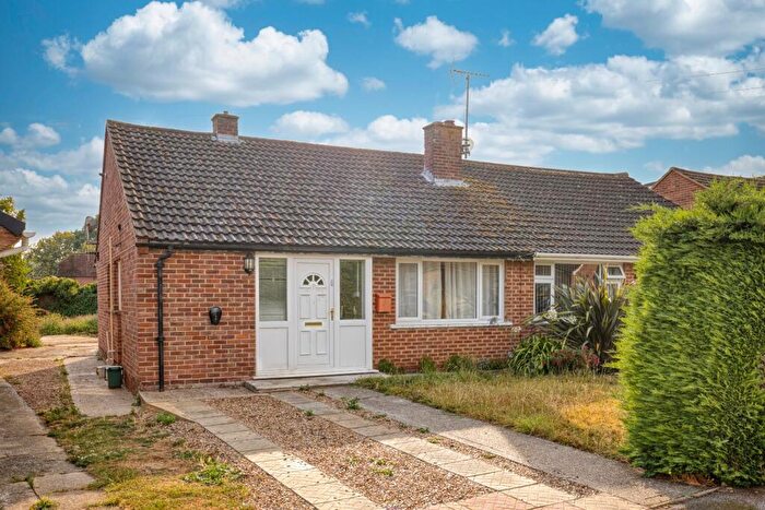2 Bedroom Bungalow For Sale In Oxenden Crescent, Wingham, Canterbury, Kent, CT3