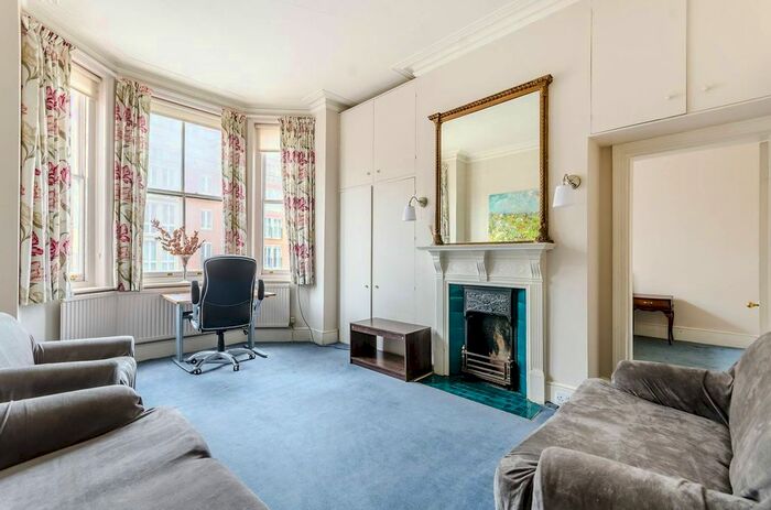 3 Bedroom Flat To Rent In Fulham Road, Chelsea, London, SW10