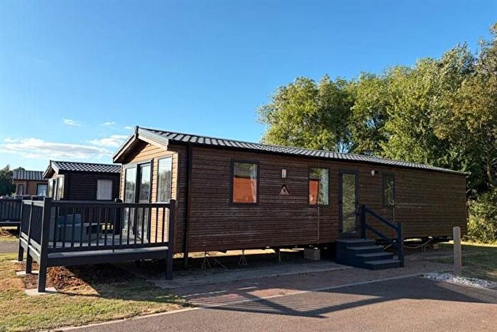 2 Bedroom Mobile/park Home For Sale In Lineside, Hubberts Bridge, Boston, PE20