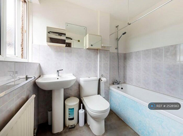5 Bedroom Detached House To Rent In Village Way, Beckenham, BR3