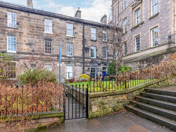 2 Bedroom Flat To Rent In Brown's Place, Old Town, Edinburgh, EH1