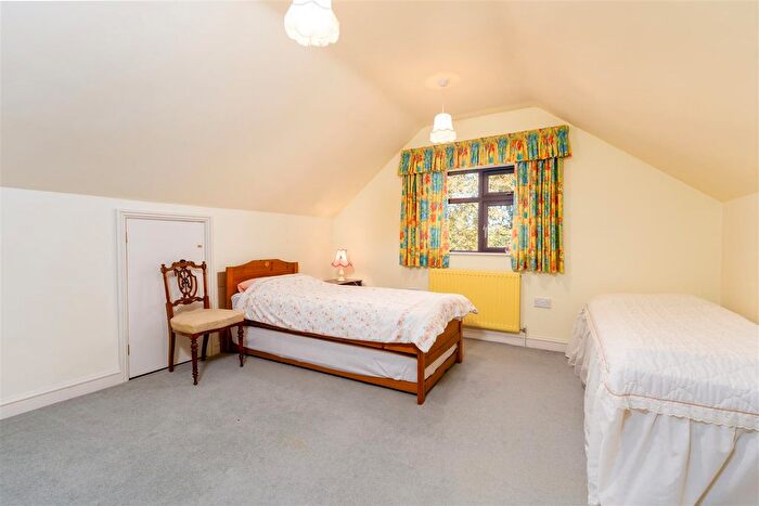 4 Bedroom Detached House For Sale In Manor Road, Adderbury, Banbury, OX17