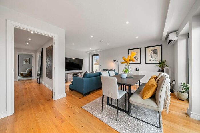 2 Bedroom Penthouse For Sale In Littleworth Road, Esher, KT10