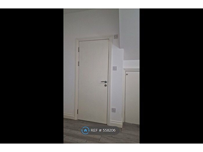 2 Bedroom Flat To Rent In Tooting High Street, London, SW17