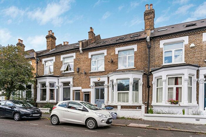 2 Bedroom Flat For Sale In Branksome Road, London, SW2