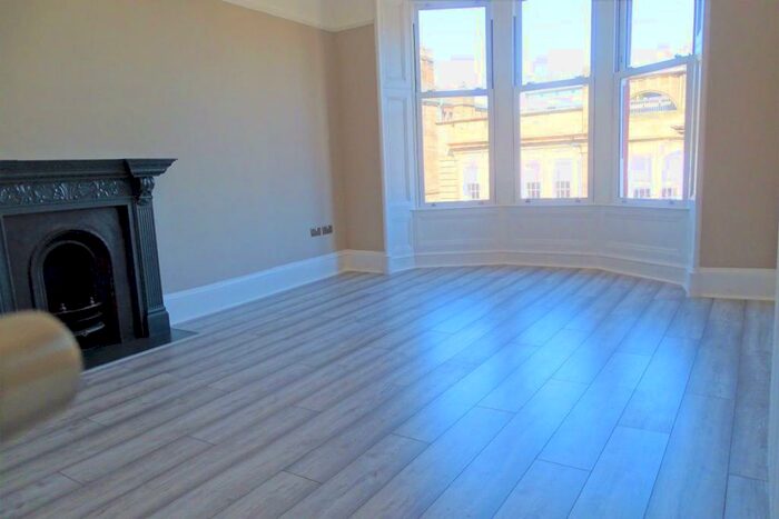 2 Bedroom Flat To Rent In Stunning Bed @ Highburgh Rd, G12