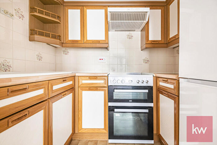 1 Bedroom Flat For Sale In Swanbrook Court, Maidenhead, SL6