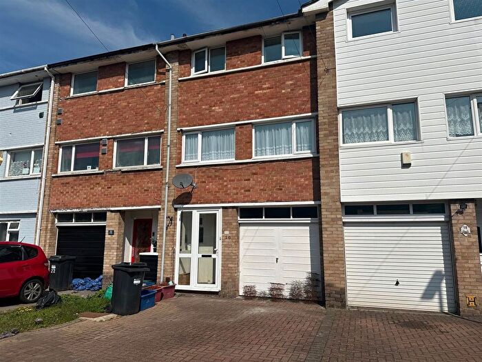2 Bedroom Terraced House To Rent In Clive Road, Bedfont, TW14