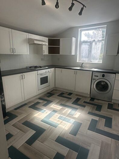 2 Bedroom Flat To Rent In Grosvenor Road, Ilford, IG1