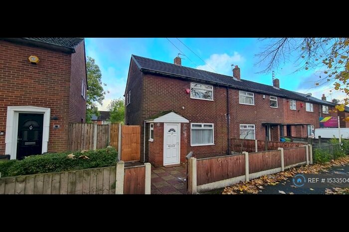 2 Bedroom Semi-Detached House To Rent In Fairway Road, Oldham, OL4