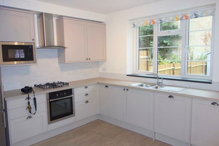 3 Bedroom Flat To Rent In Melford Road, Dulwich, SE22