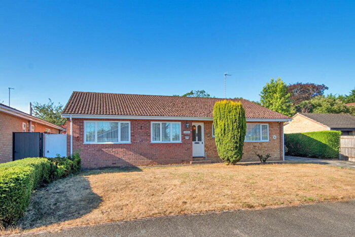 3 Bedroom Detached Bungalow For Sale In Tates Orchard, Longfield, DA3