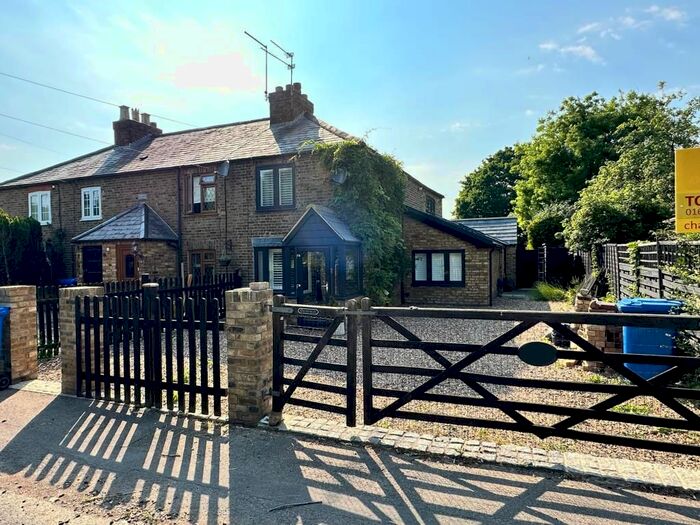 3 Bedroom Semi-Detached House To Rent In Maidenhead, Berkshire, SL6