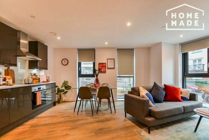 2 Bedroom Flat To Rent In Castle Park View, Tower Hill, Bristol, BS2