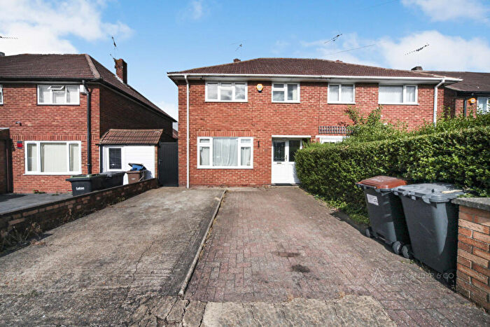 3 Bedroom Semi-Detached House To Rent In Byron Road, Luton, Bedfordshire, LU4