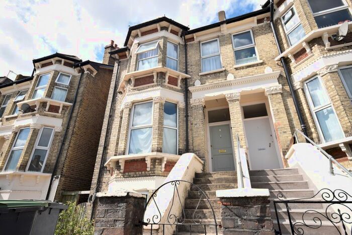 2 Bedroom Flat To Rent In Beechfield Road, Catford, SE6