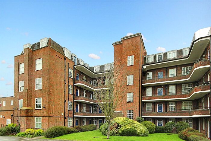 2 Bedroom Flat To Rent In Western Avenue, London, W5