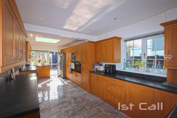 2 Bedroom Detached Bungalow For Sale In Goldsworthy Drive, Great Wakering, Southend-On-Sea, SS3