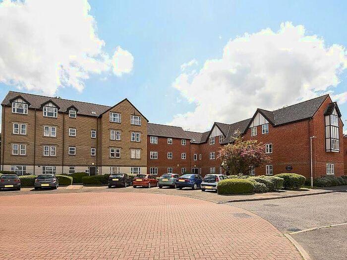 2 Bedroom Flat To Rent In Charnwood House, Rembrandt Way, Reading RG1