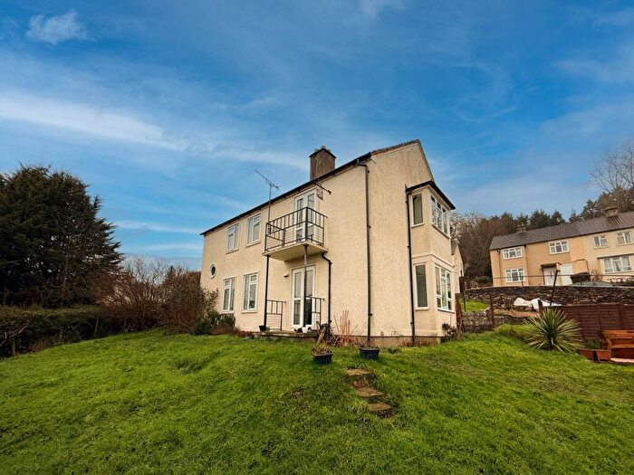 2 Bedroom Apartment For Sale In Elmhurst Estate, Batheaston, BA1