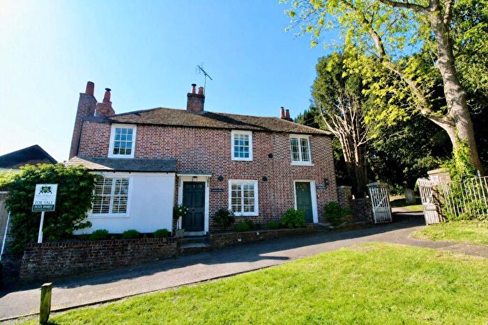 6 Bedroom Detached House For Sale In Church Place, Fareham, PO16