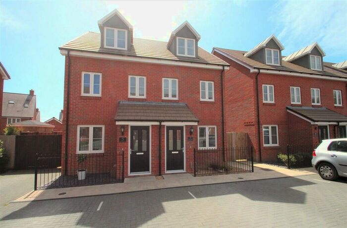 3 Bedroom Semi-Detached House To Rent In Daffodil Road, Worthing, BN13