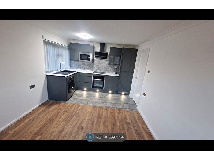 2 Bedroom Flat To Rent In Sandon Road, Basildon, SS14