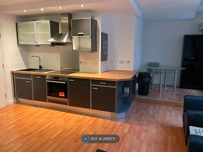 2 Bedroom Flat To Rent In New Station Street, Leeds, LS1