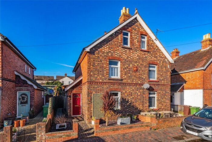 3 Bedroom Semi Detached House For Sale In Gordon Road, Tunbridge Wells, Kent, TN4