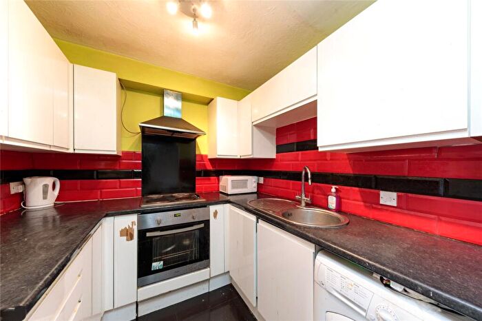 2 Bedroom Flat To Rent In Barnfield Place, Millwall, E14
