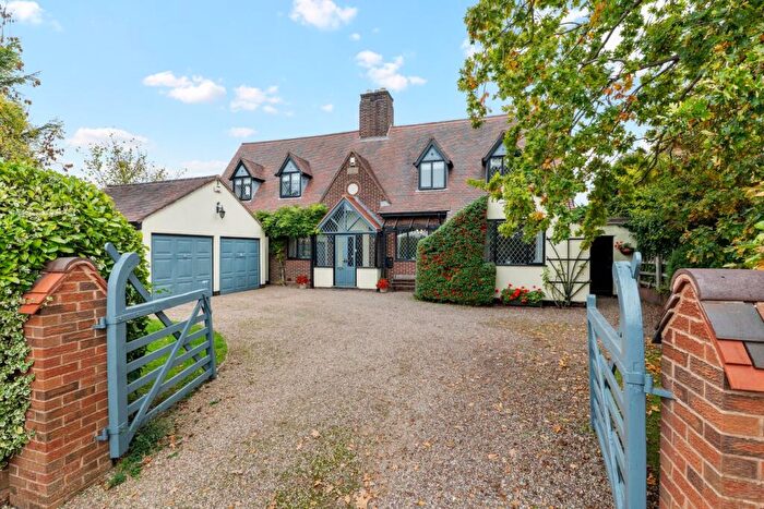 3 Bedroom Detached House For Sale In Old Warwick Road, Lapworth, Solihull, B94