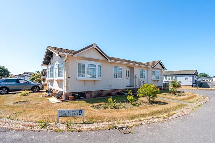 2 Bedroom Mobile/park Home For Sale In Conifer Way, Nyetimber, Bognor Regis, PO21