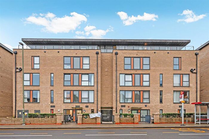 2 Bedroom Flat To Rent In Hartfield Road, London, SW19