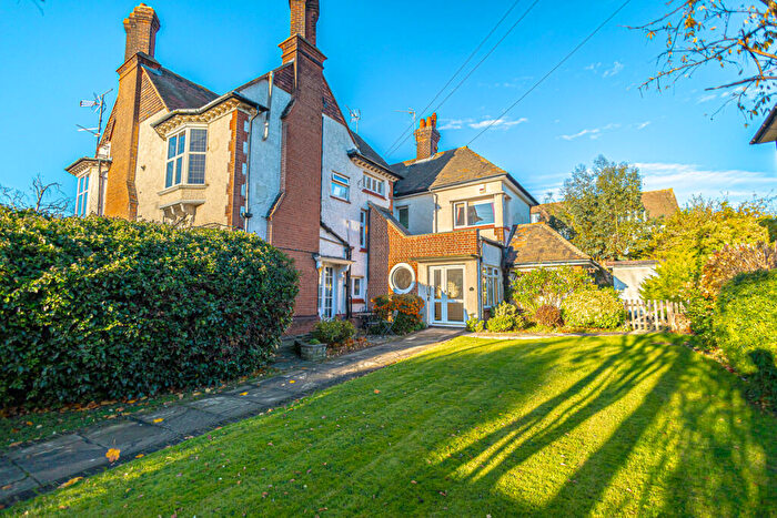 2 Bedroom Flat For Sale In Kings Road, Westcliff-on-sea, SS0