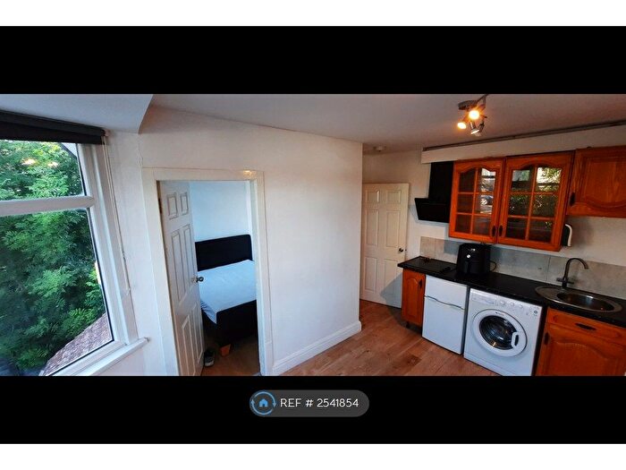 Studio To Rent In The Ridgeway, London, NW9