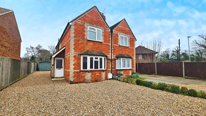 3 Bedroom Semi-Detached House To Rent In Butts Hill Road, RG5